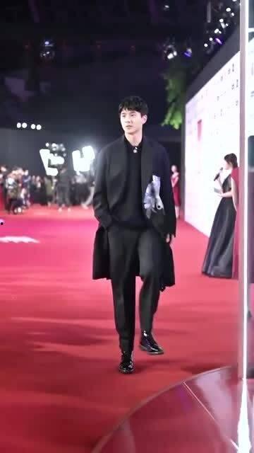 男明星走路,探寻男明星独特走路风姿